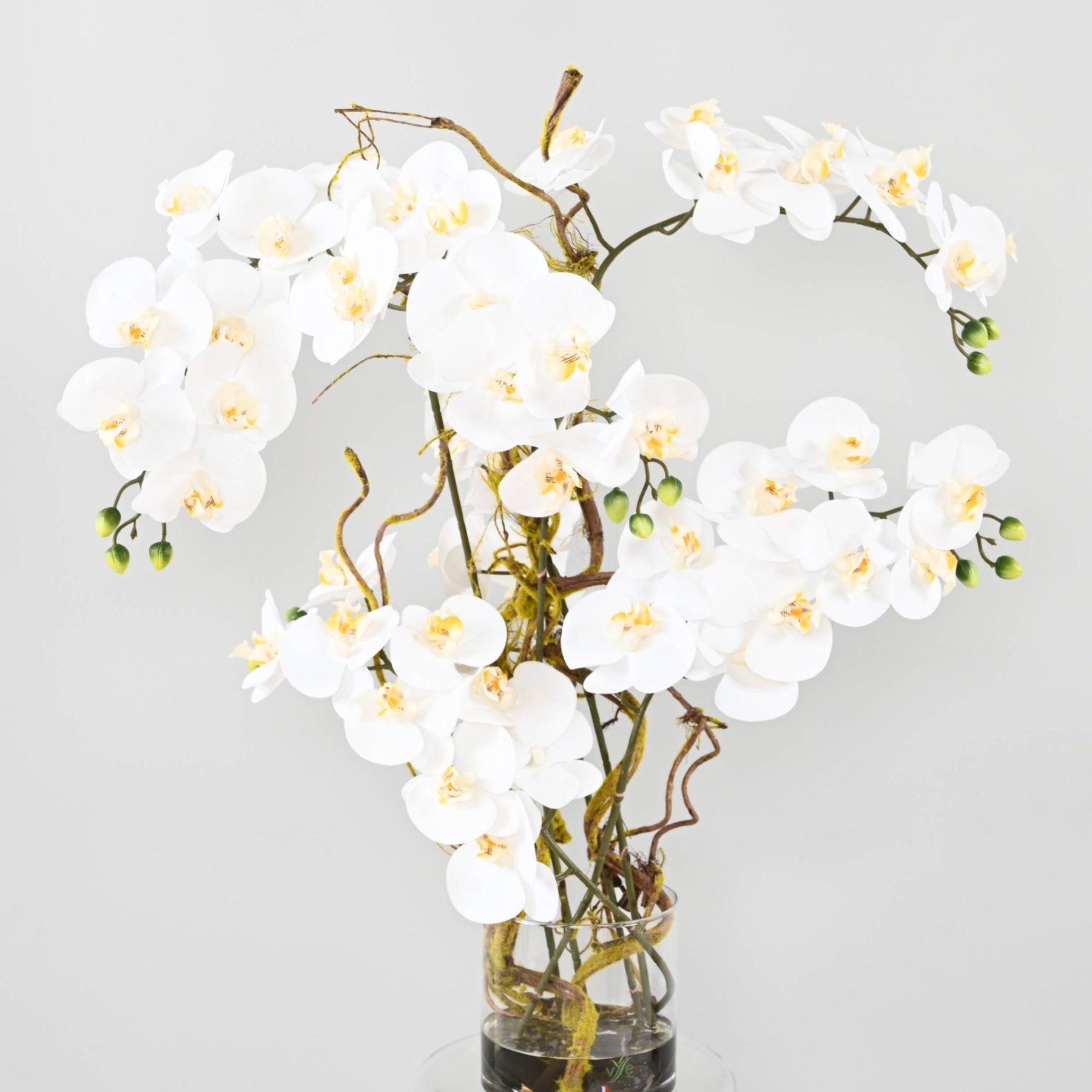 Autre angle du modèle : Faire d’un vase fleuri le point focal d’un meuble
